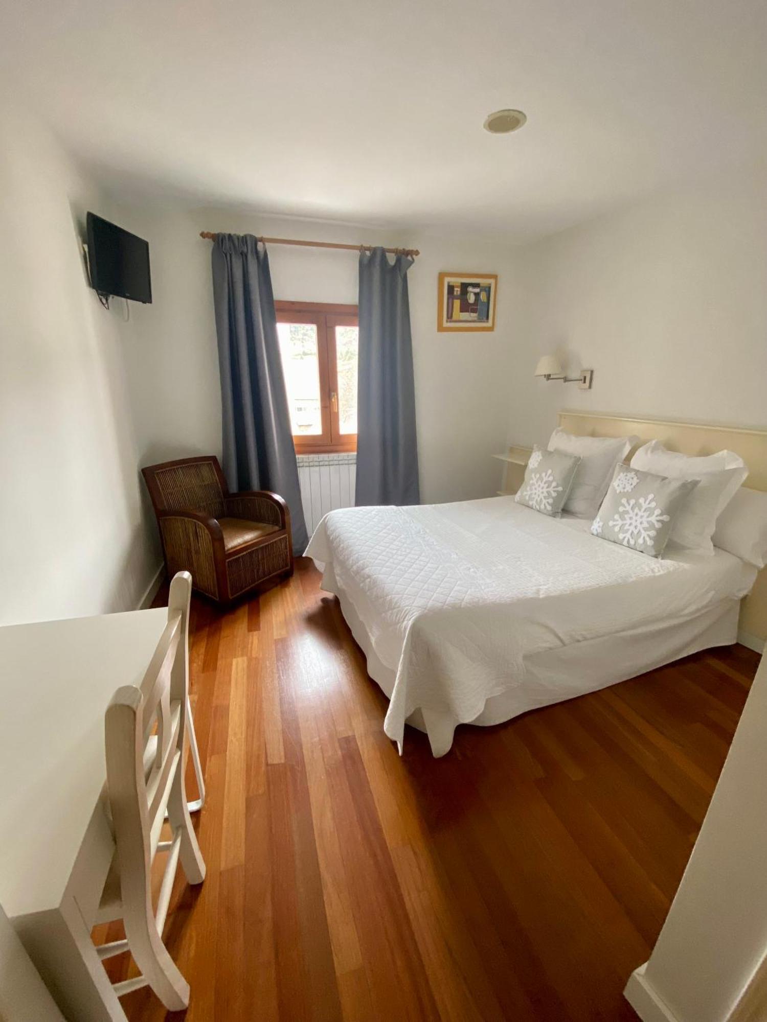 Hotel Casa Socotor Sallent De Gallego Bagian luar foto