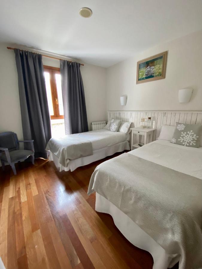 Hotel Casa Socotor Sallent De Gallego Bagian luar foto